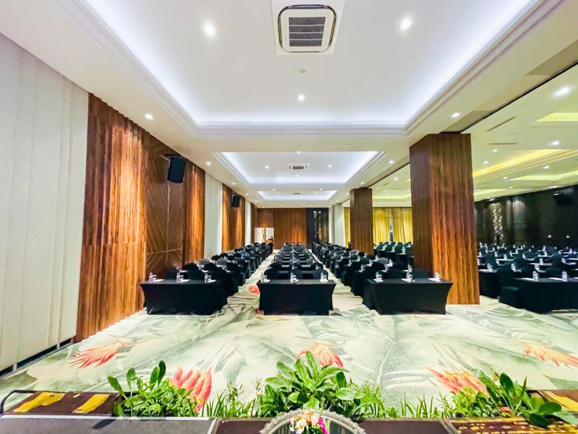 Lombok Astoria Hotel Mataram Kültér fotó
