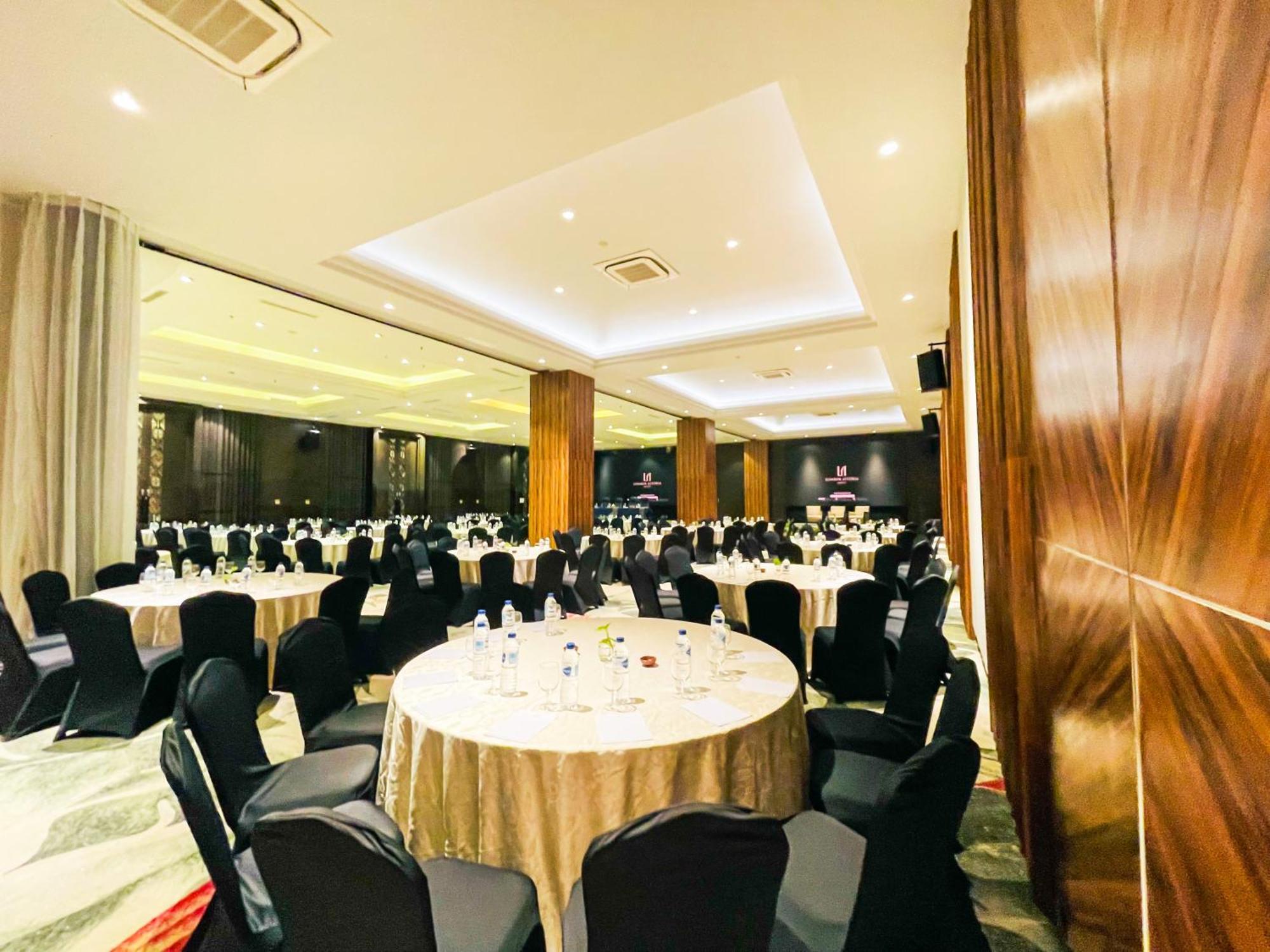 Lombok Astoria Hotel Mataram Kültér fotó