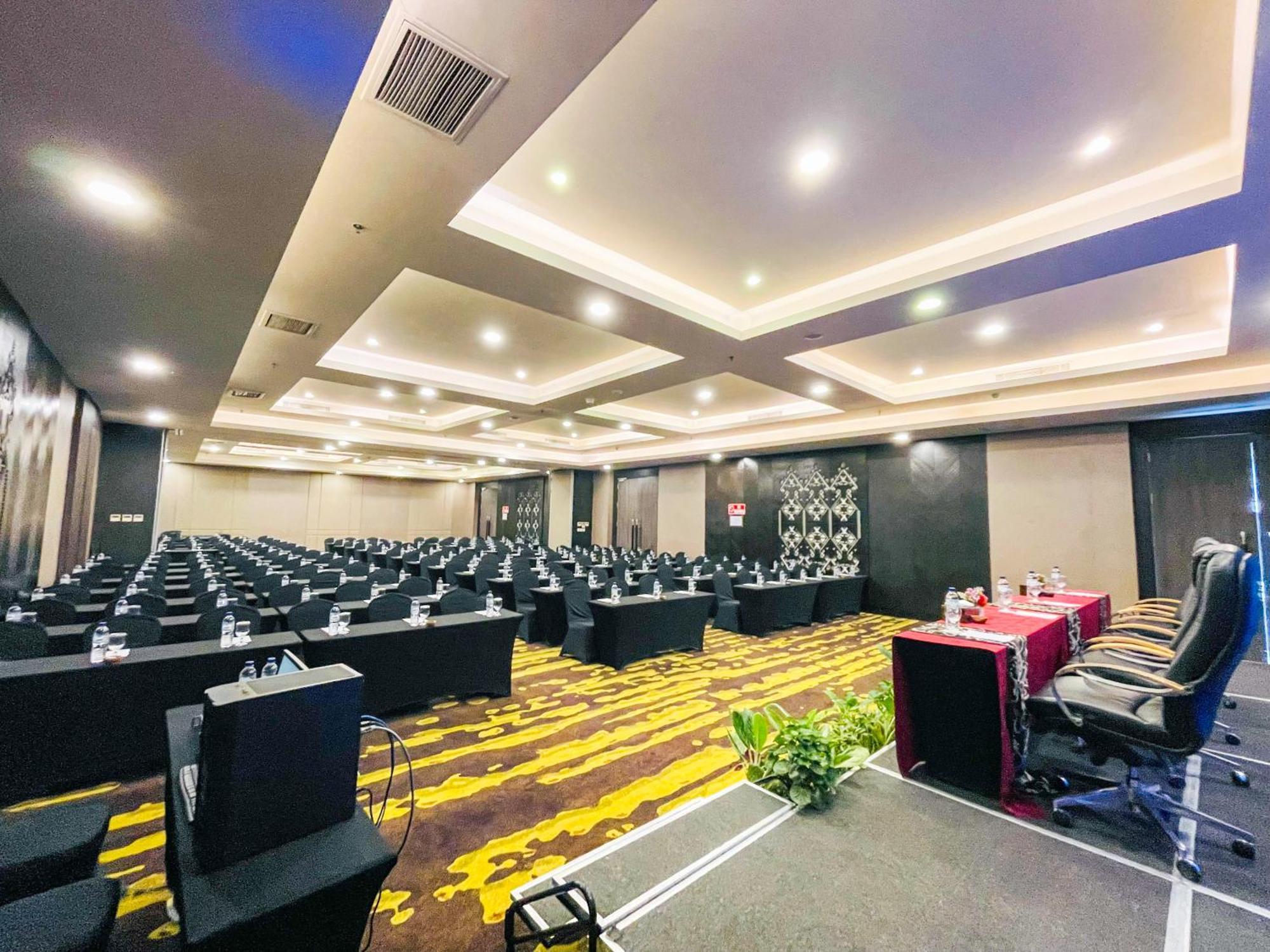 Lombok Astoria Hotel Mataram Kültér fotó