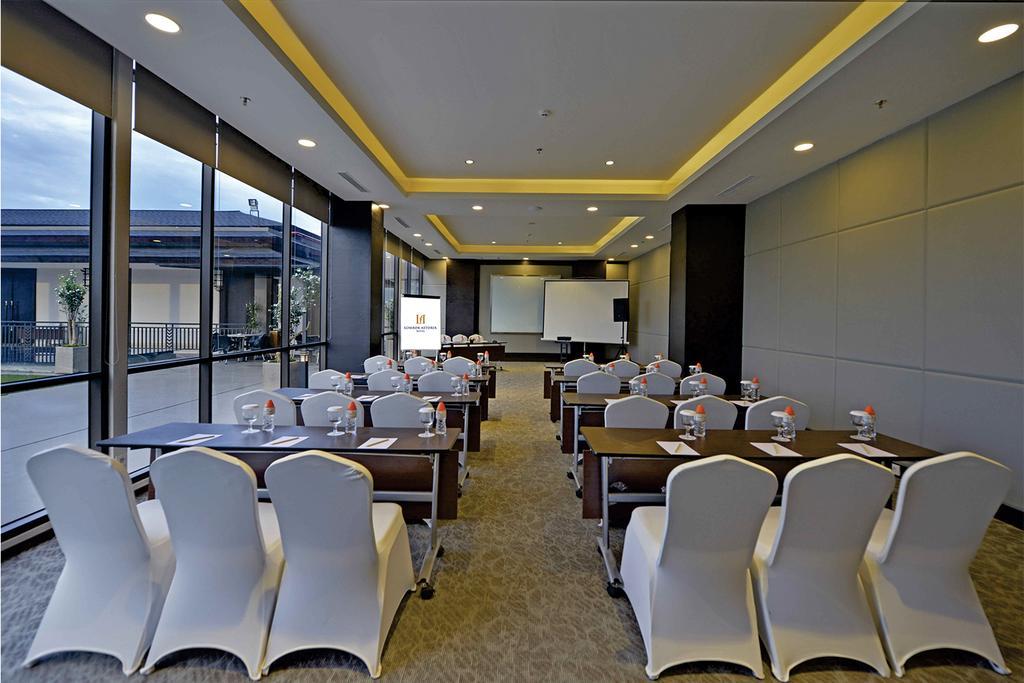 Lombok Astoria Hotel Mataram Kültér fotó