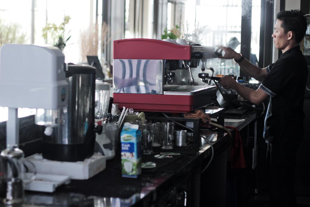 Lombok Astoria Hotel Mataram Kültér fotó